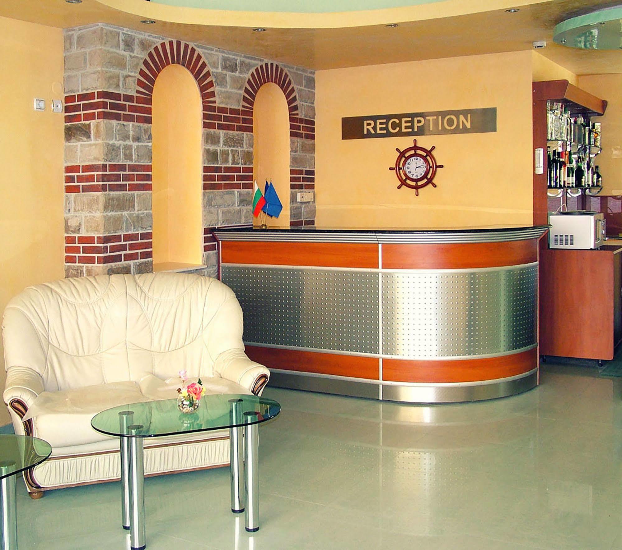 Dionis Hotel Varna Esterno foto